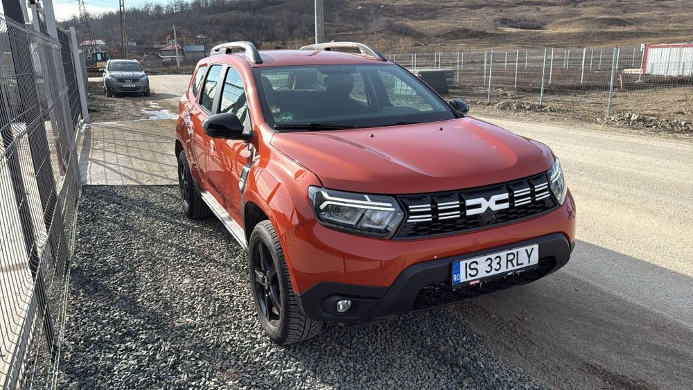 Vând dacia duster 4x4 diesel 1.5 dci an 2022 jante aliaj cârlig incalzire in scaune navigatie acte la zi stare impecabilă un singur proprietar