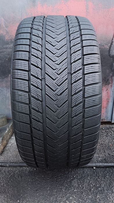 1брой зимна гума  275/35/19 Gripmax 
dot24 
7mm
Много добро състояние