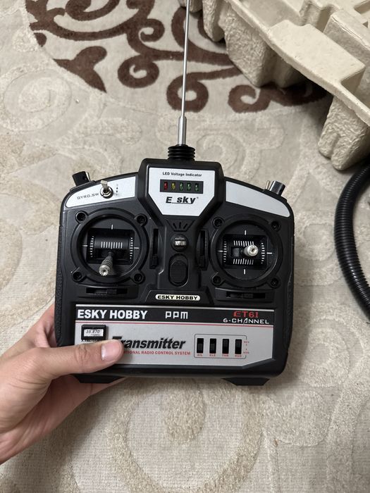 Вертолет на пульте управления