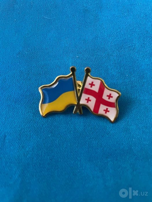 Значек с украинским и грузинским флагом