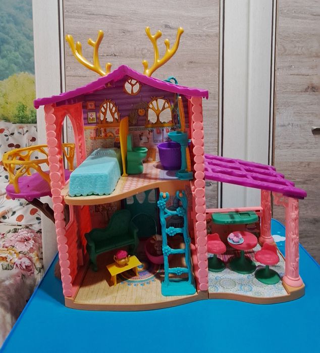 Яркий домик для игры девочкам