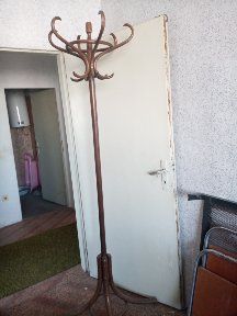 Ретро Виенска закачалка .Запазена без забележки.