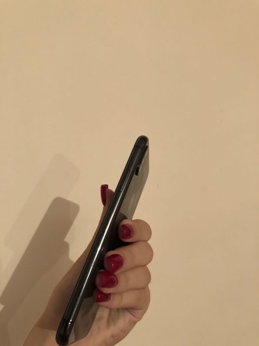 IPhome x черного цвета