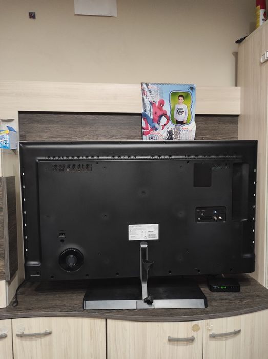 LED Телевизор PHILIPS 48 инча Ambilight