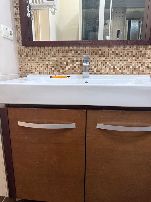 Продам раковину с зеркалом