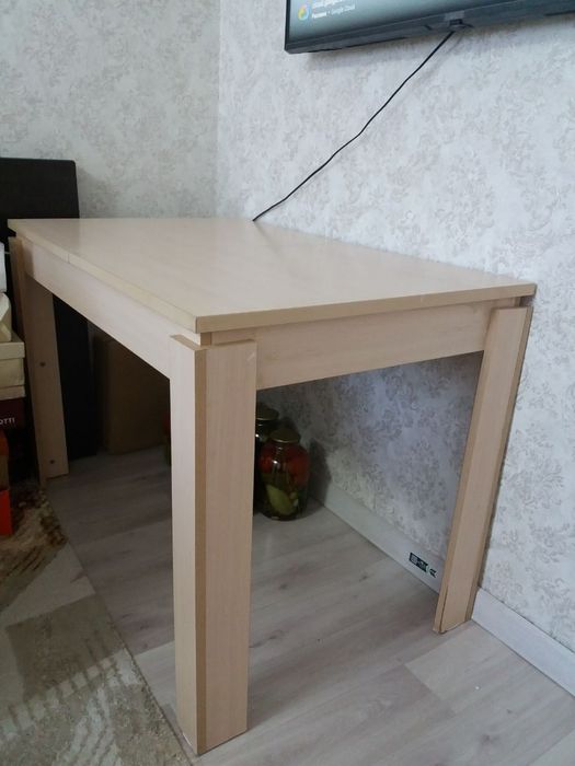 Продам раздвижной обеденный стол