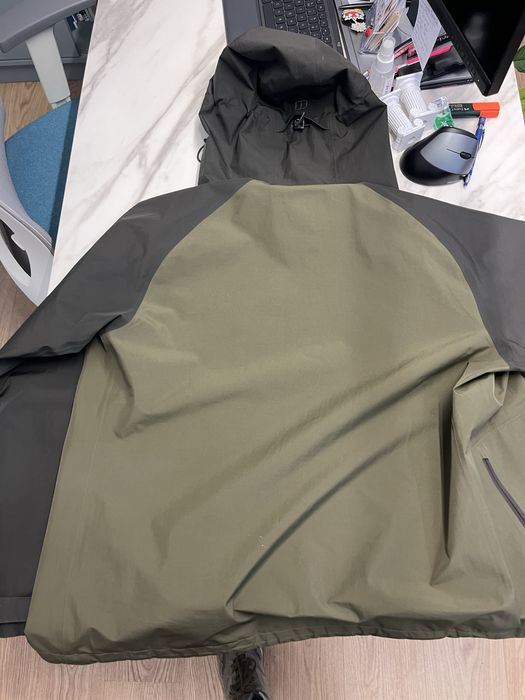 Яке Berghaus с мембрана Gore-tex Paclite