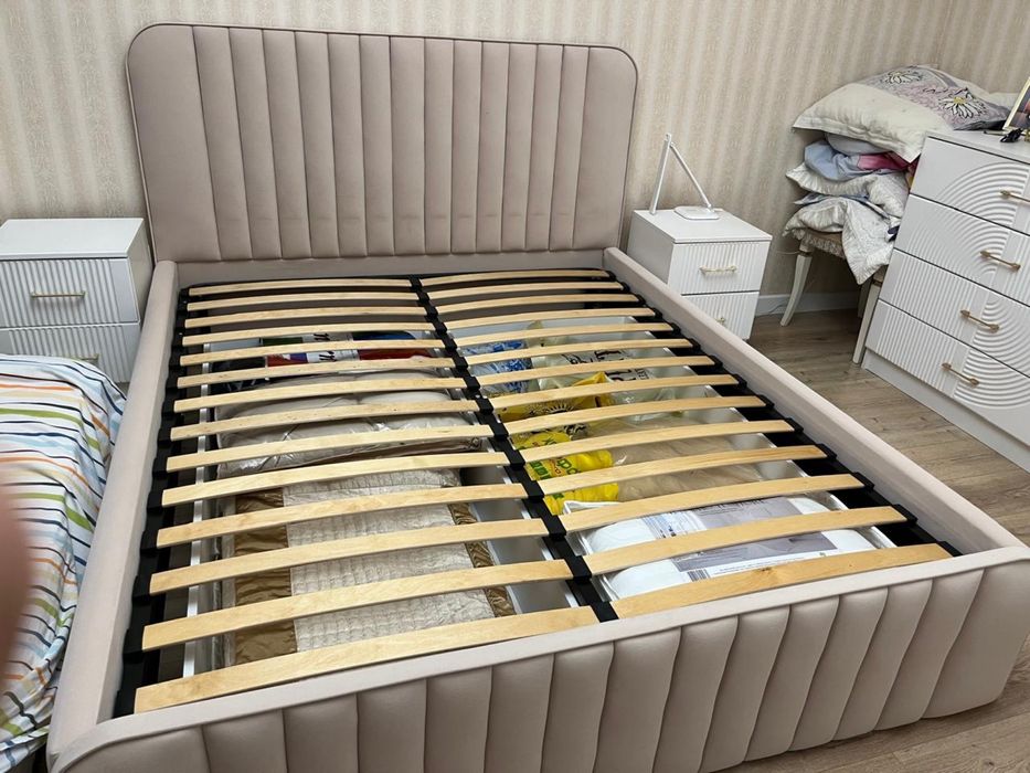 кровать двуспальная