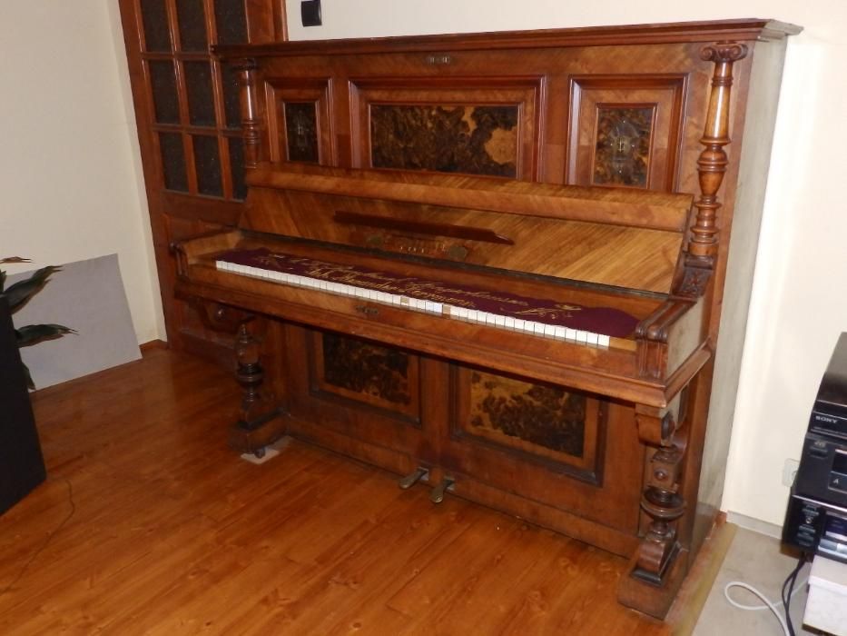 музикални инструменти - пиано