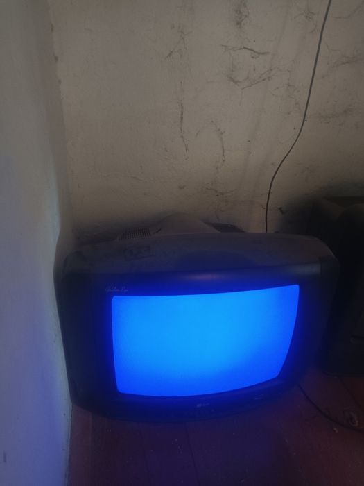 Телевизор LG цветной