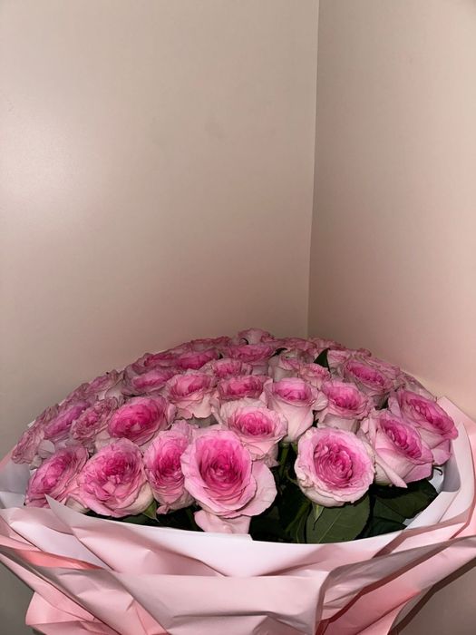 Букет розовых роз в наличии