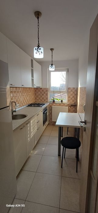 închiriez  apartament  2 camere