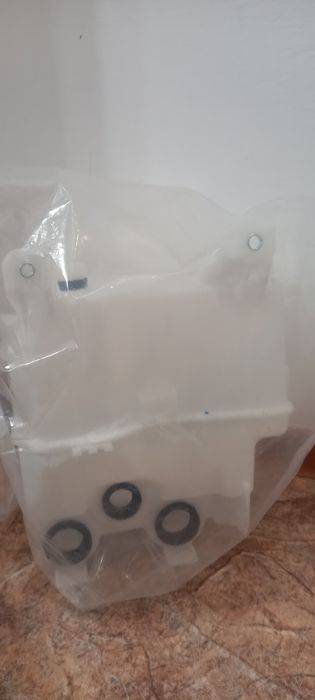 Продам бачок омывателя