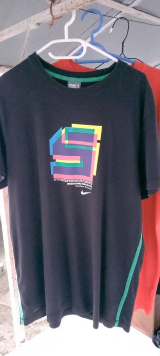 Tricouri cămăși șapcă