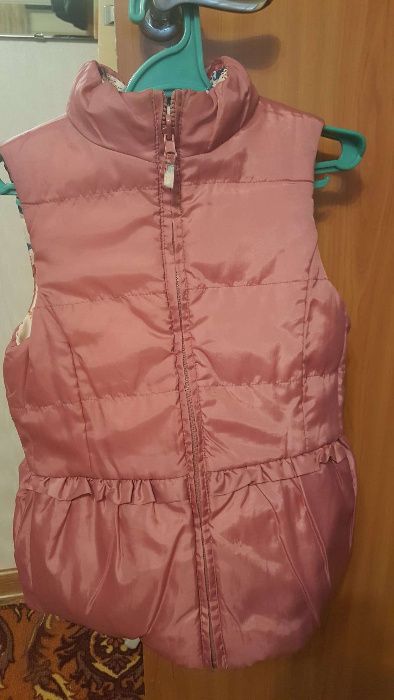 Жилет двухсторонний на девочку