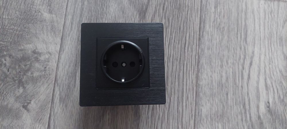 Розетки для квадратных подрозетников