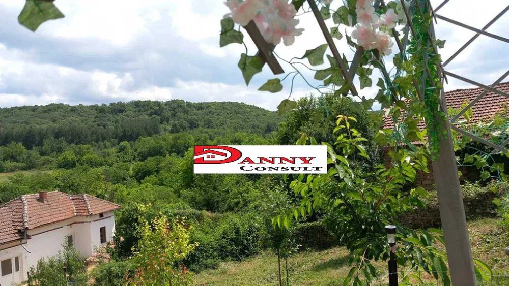 Двуетажна реновирана къща в с. Димча за продажба