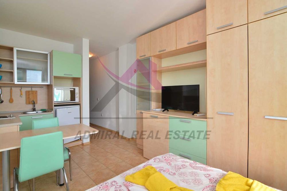 Дава се под наем Едностаен апартамент в к.к. Св.Св. Константин и Елена - 35 кв.м за 409 € - Снимка #1