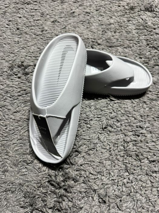 Nou cu etichetă :Șlapi Nike marimea 38