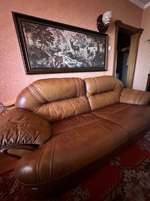 Кожаный диван и 2 кресла
