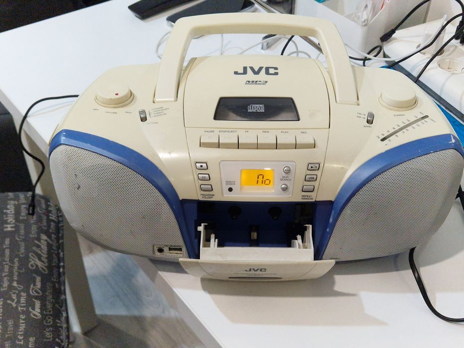 Radio casetofon cu CD JVC