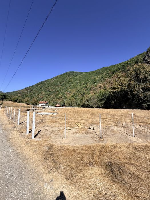 De vanzare 1000 mp , Teren intravilan  Râu Mare Retezat