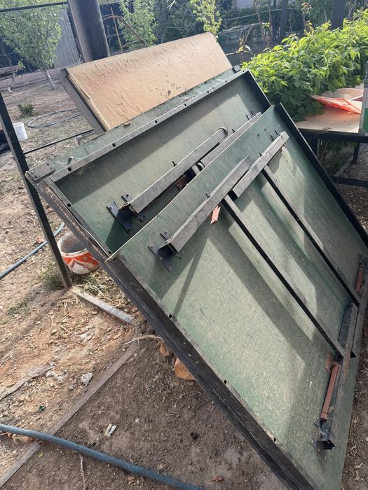 стол в среднем состояний