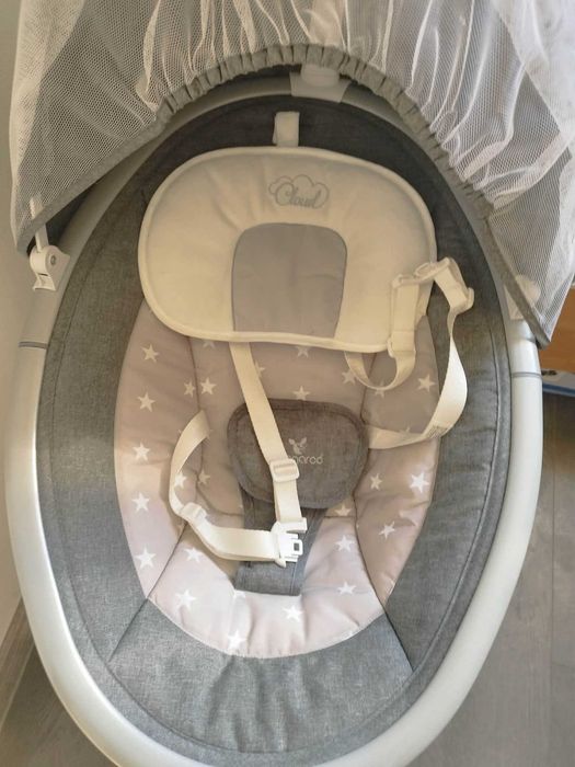 Детска люлка за бебе до шест месеца