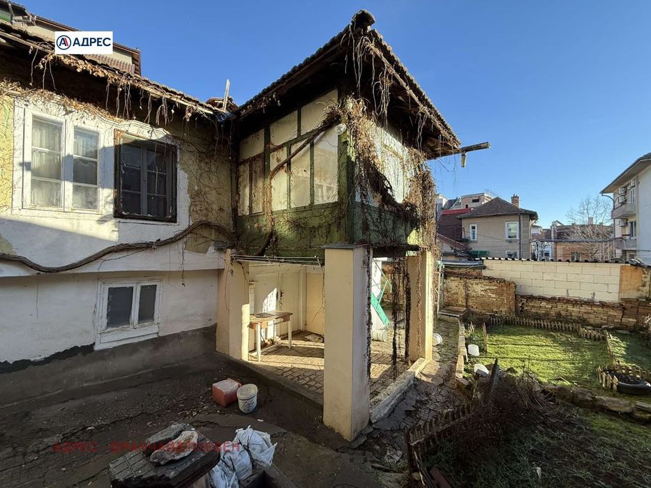 Продава се Къща в Плевен, Идеален център - 154 кв.м за 249 €/кв.м - Снимка #1