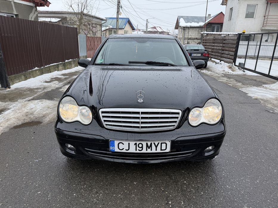 Mercedes-Benz.  C220 ,150cp
