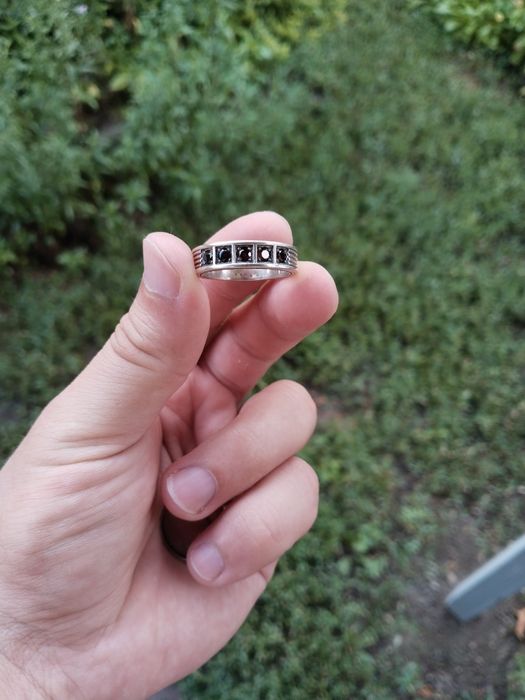 Продам кольцо серебро 925,с гранатом