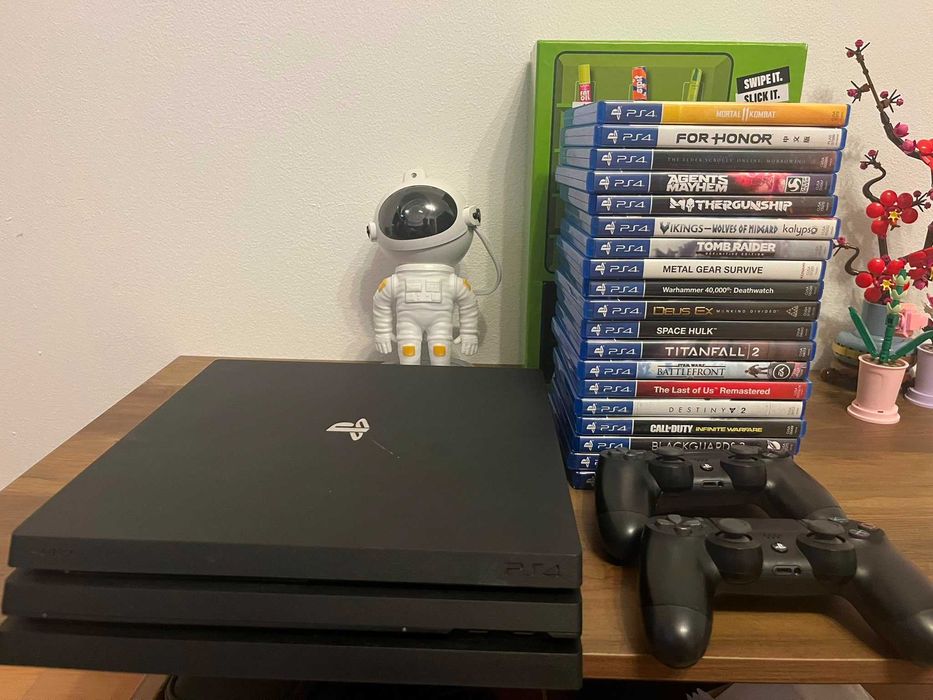 PS4 Pro 1TB - 2 controllere si 19 jocuri