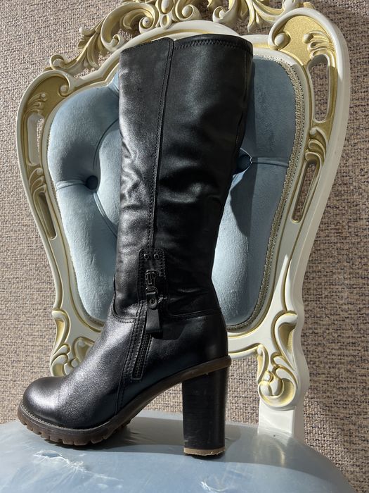 Продаются кожаные сапоги.