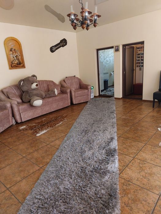 Vand casa cu teren in sat Varsatura com Chiscani