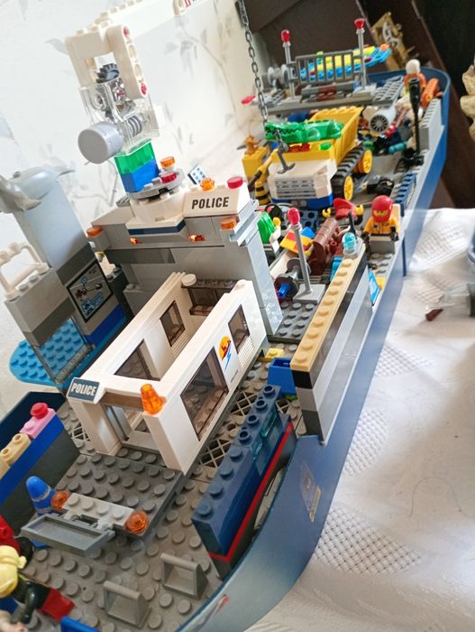 Machete construite din piese lego