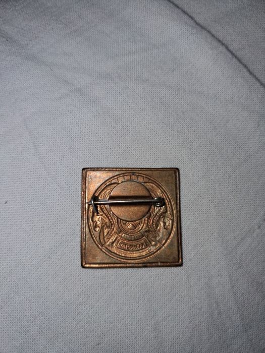 Продам знаки и медаль