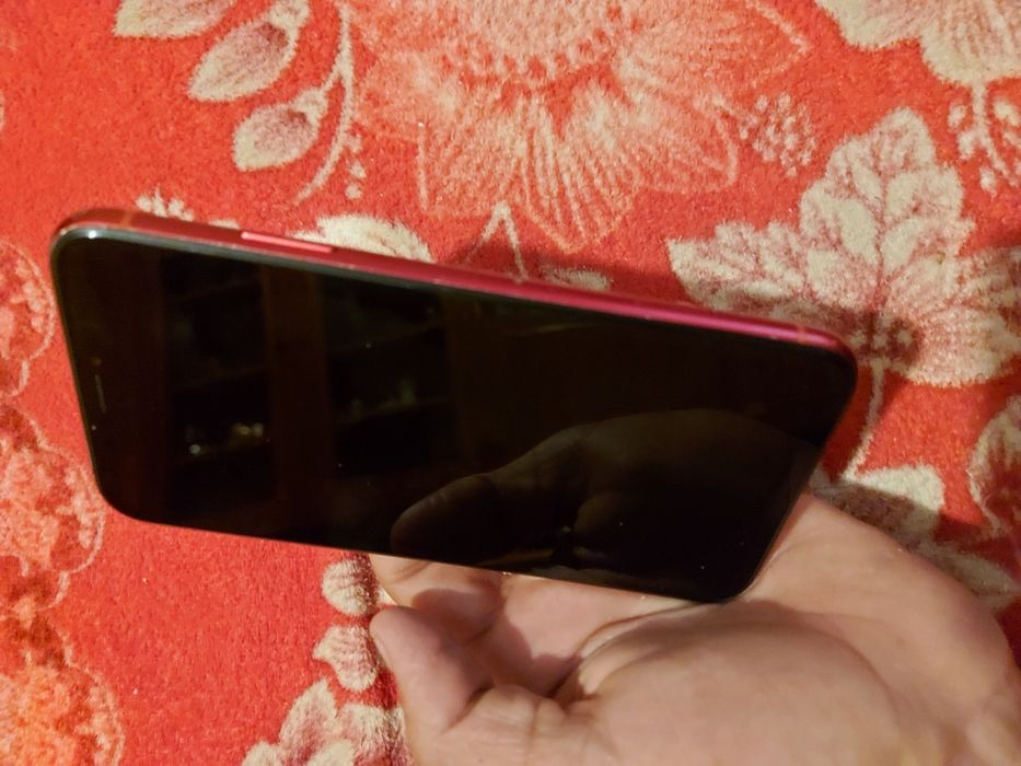 Vând iphone xr pentru piese cine doreste mai multe detalii în privat !
