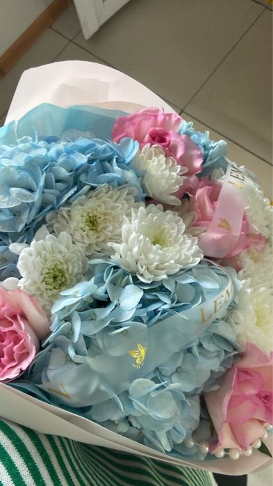 Гул, композиция цветы