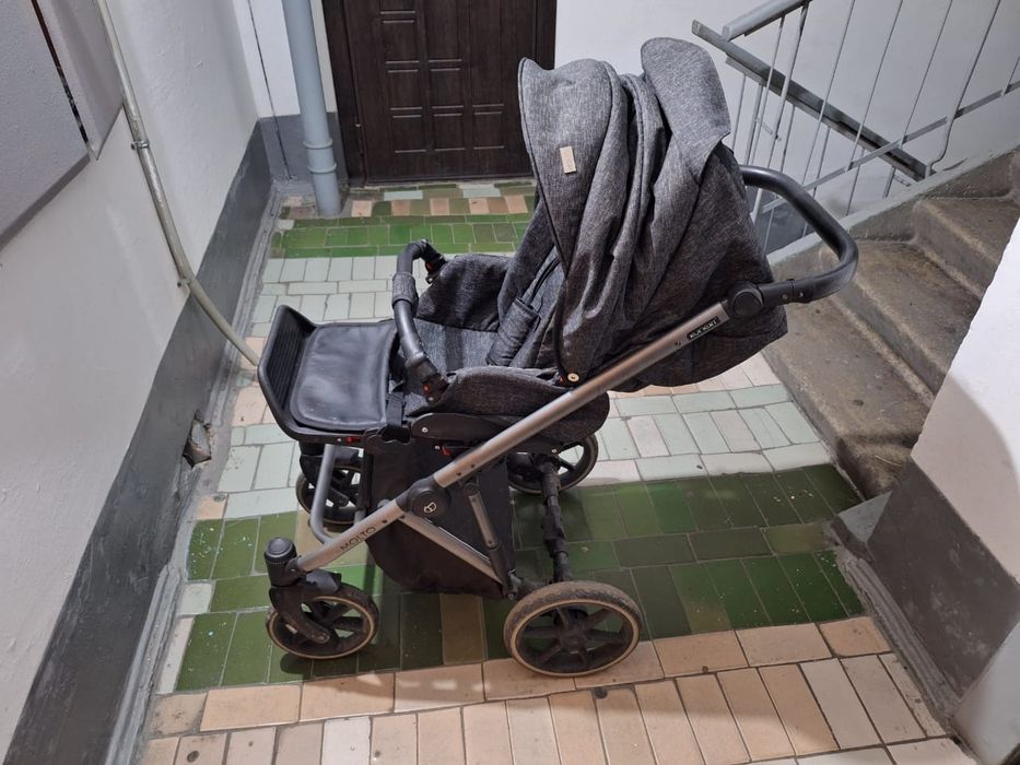 Детская передвижная коляска