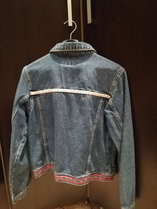 Две дънкени якета