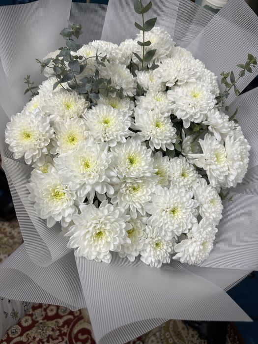 Белый пышный букет