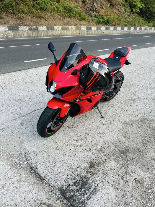 Se vinde Suzuki GSX-R 1000 , pentru pretențioși.