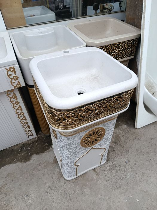 Rakvina toshli Hovliga
