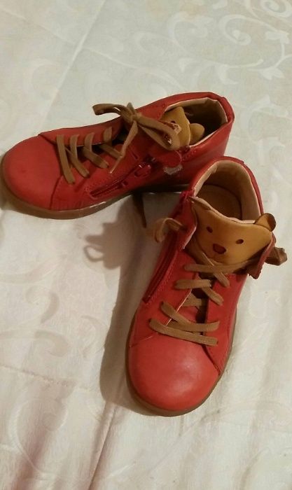 Ghetute superbe din piele (achizitionate din Italia) pentru copii