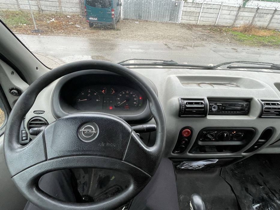 Vand sau schimb opel movano