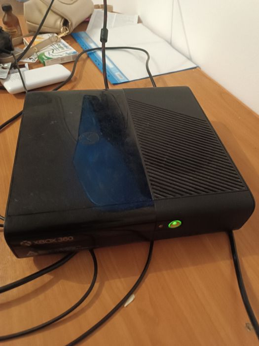 Xbox 360 e почти новый