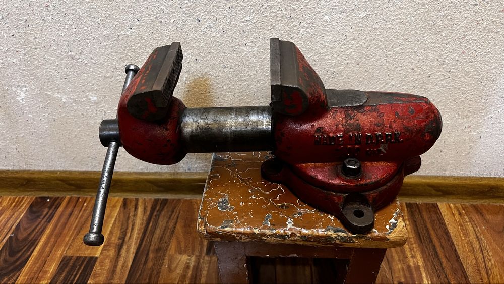 Продам раритетные тиски толи Чехия толи Корея