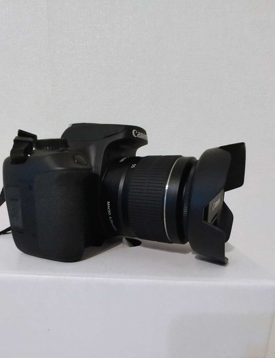 Canon EOS 4000D.