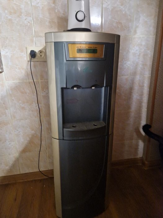 Диспэнсер для воды бу