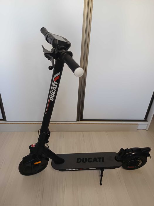 Trotineta electrica Ducati Pro-II Plus, 350W, Autonomie 25 km,